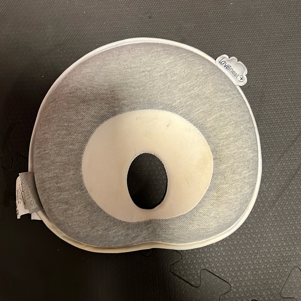 Babylon love nest + baby head support help with flat heads memory foam